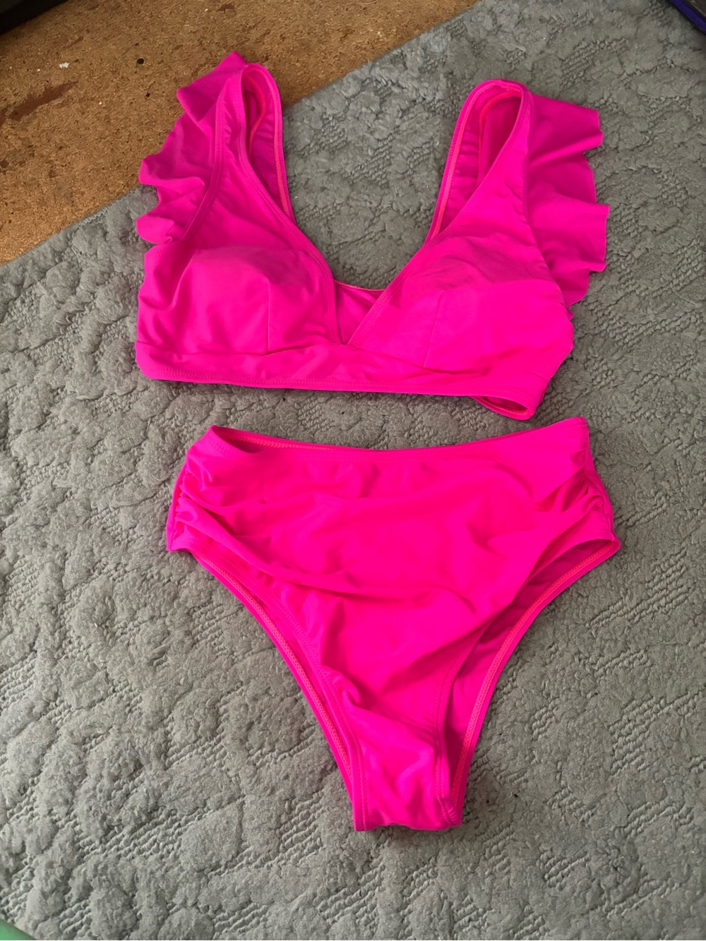 Women’s Ruffled V-Neck High-Waist Bikini Set - Hot Pink